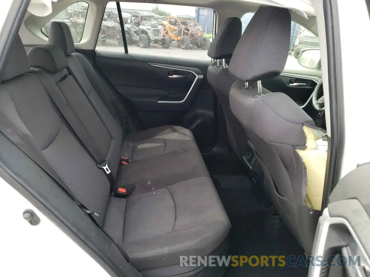 6 Photograph of a damaged car JTMRWRFV6LD068040 TOYOTA RAV4 2020