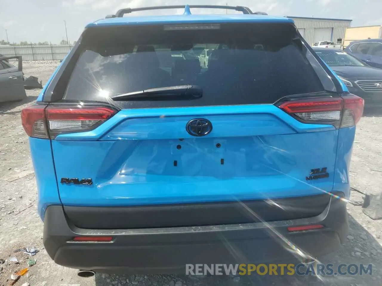 6 Photograph of a damaged car JTMRWRFV6LJ046444 TOYOTA RAV4 2020