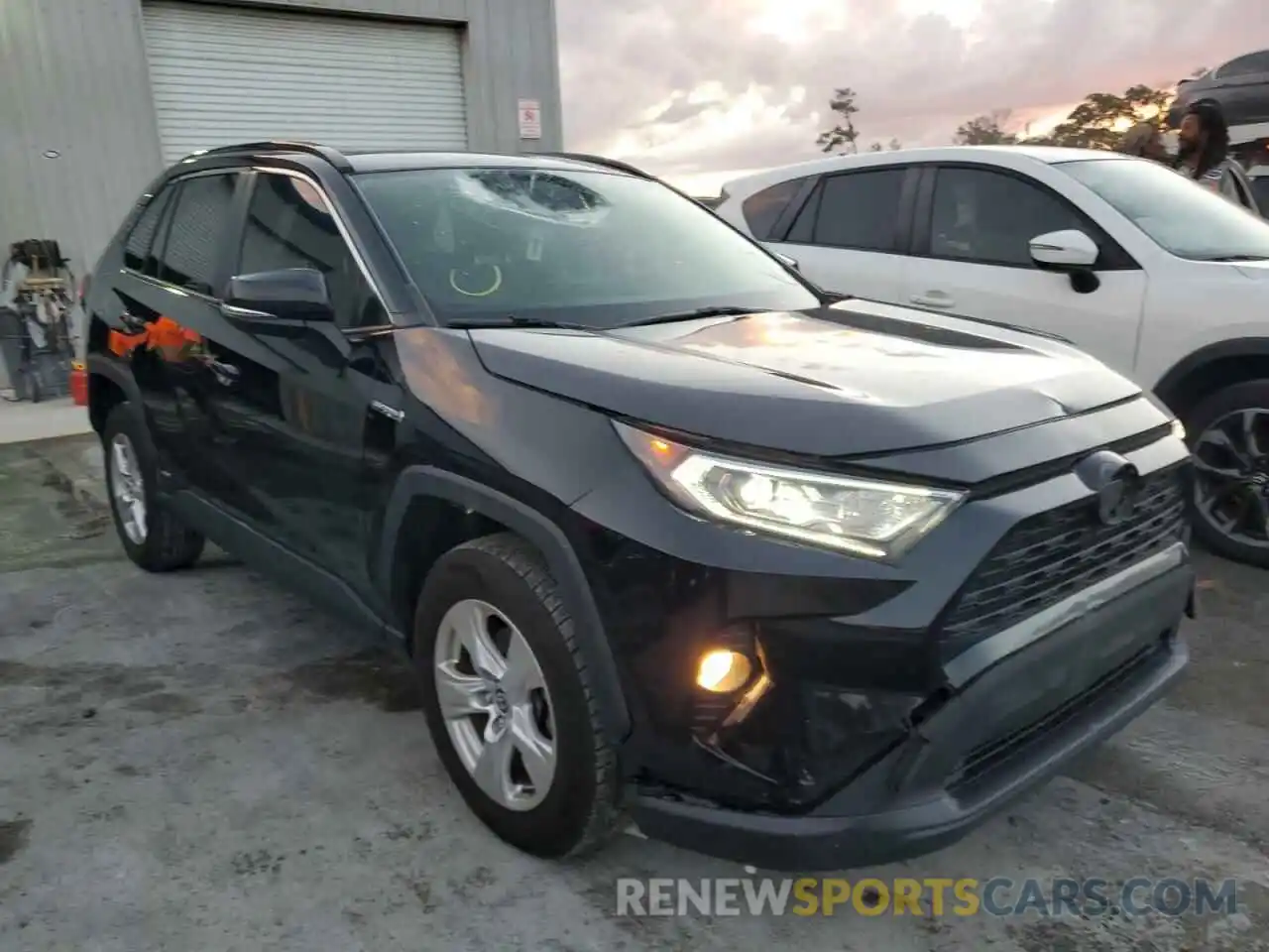 1 Photograph of a damaged car JTMRWRFV8LD059694 TOYOTA RAV4 2020