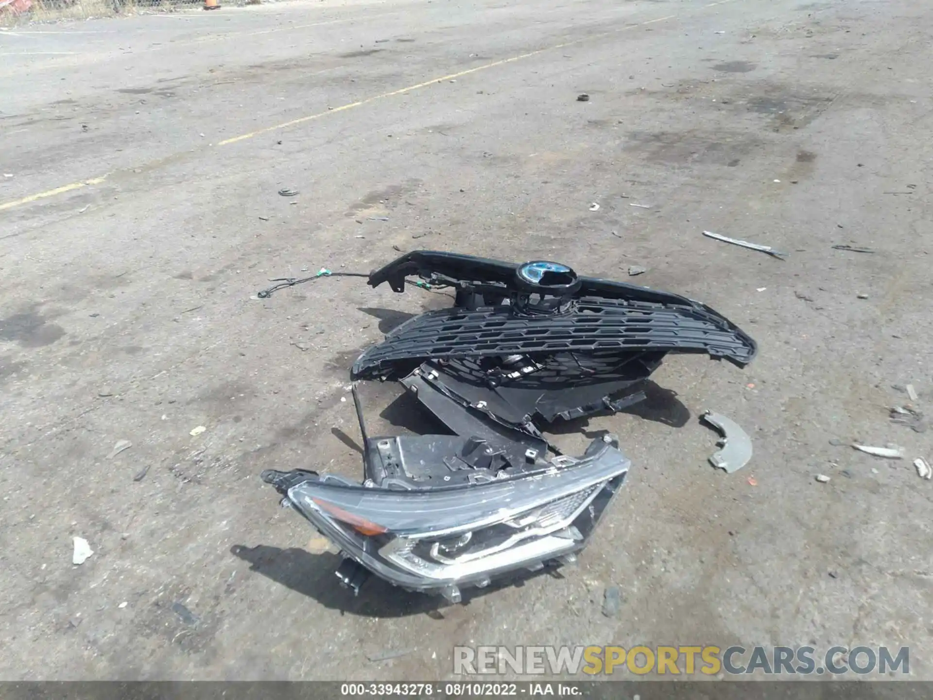 12 Photograph of a damaged car JTMRWRFV9LD045559 TOYOTA RAV4 2020