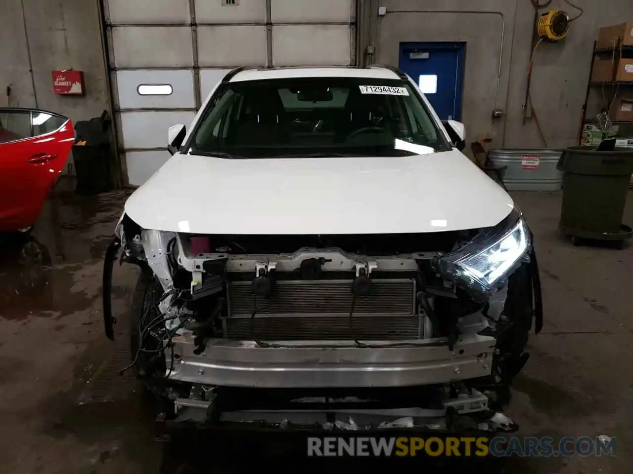 5 Photograph of a damaged car JTMRWRFV9LD534382 TOYOTA RAV4 2020