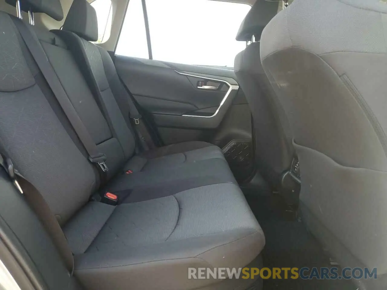 11 Photograph of a damaged car JTMRWRFV9LJ048494 TOYOTA RAV4 2020