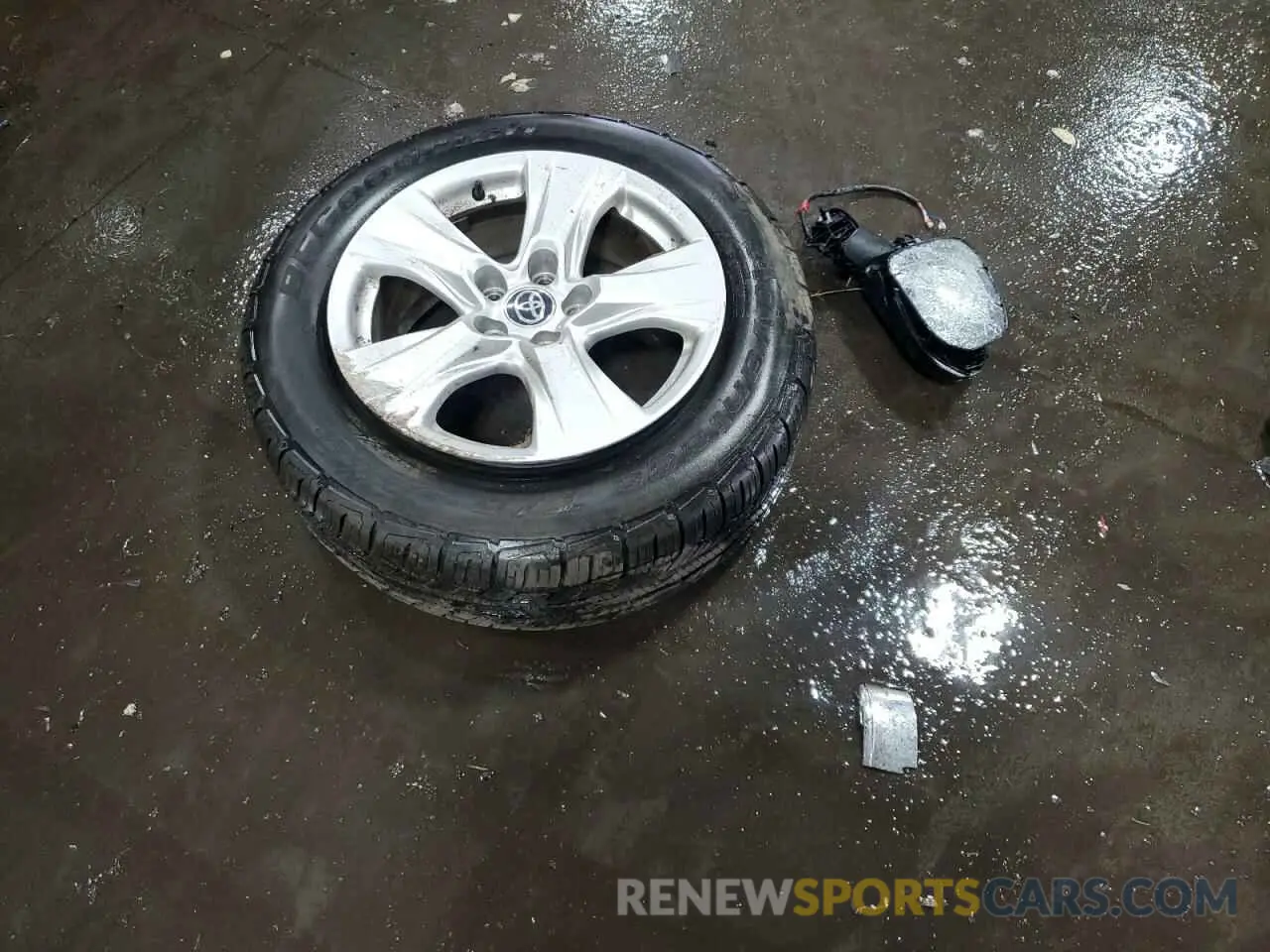 13 Photograph of a damaged car JTMRWRFVXLD072320 TOYOTA RAV4 2020