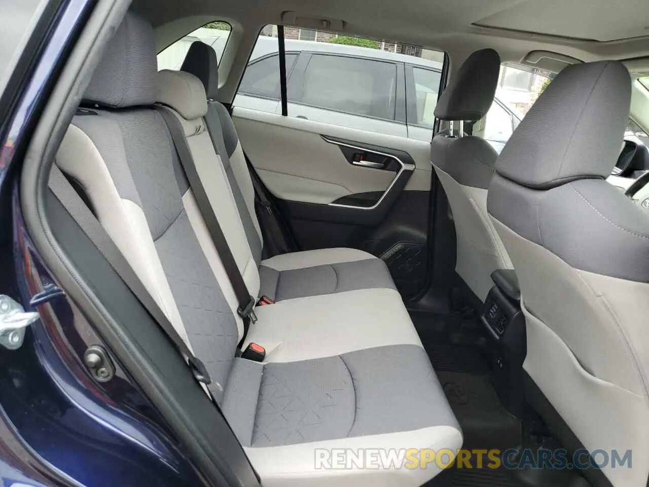 11 Photograph of a damaged car JTMRWRFVXLJ047077 TOYOTA RAV4 2020