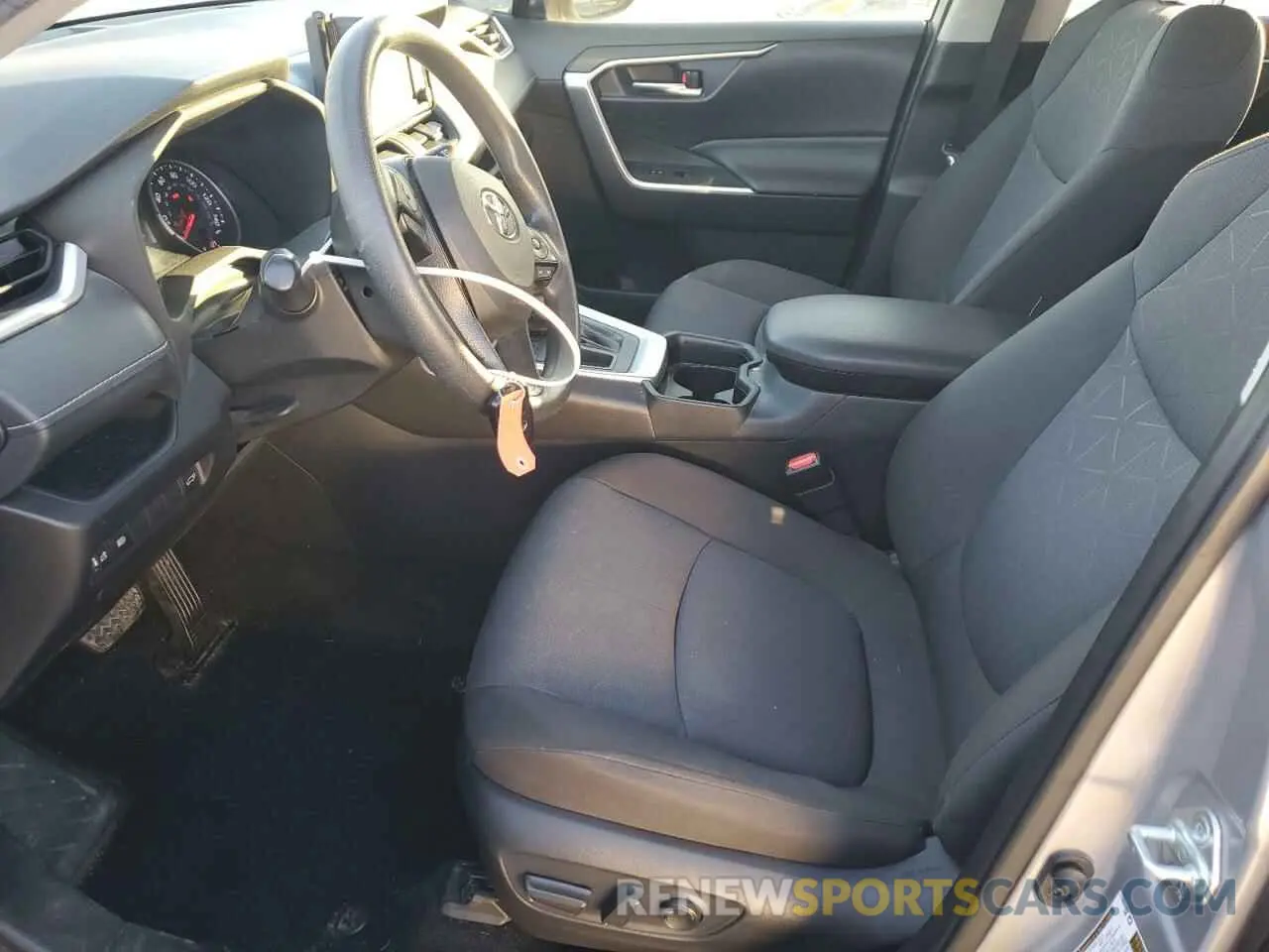 7 Photograph of a damaged car JTMW1RFV0LD055088 TOYOTA RAV4 2020
