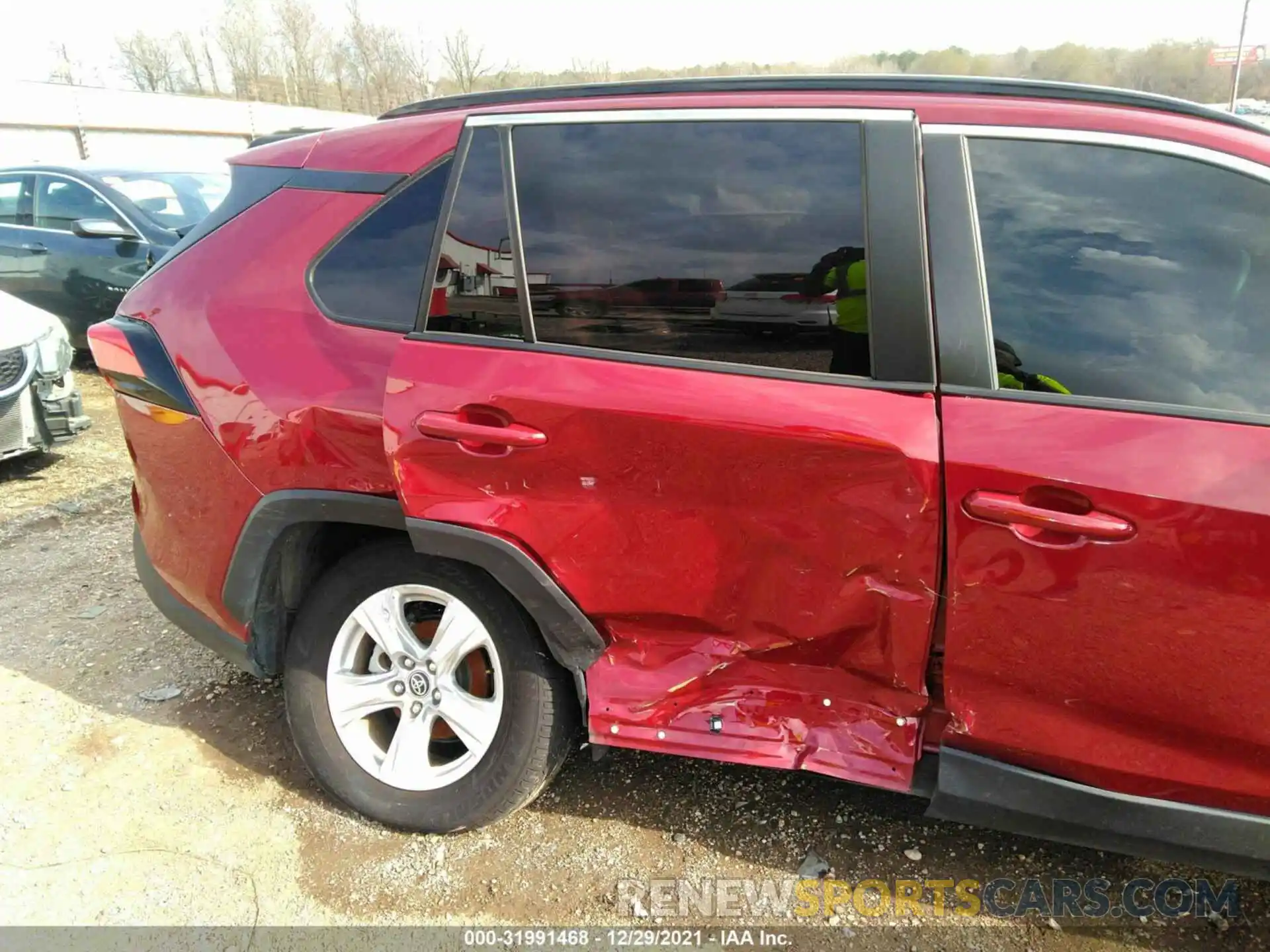 6 Photograph of a damaged car JTMW1RFV1LD521384 TOYOTA RAV4 2020