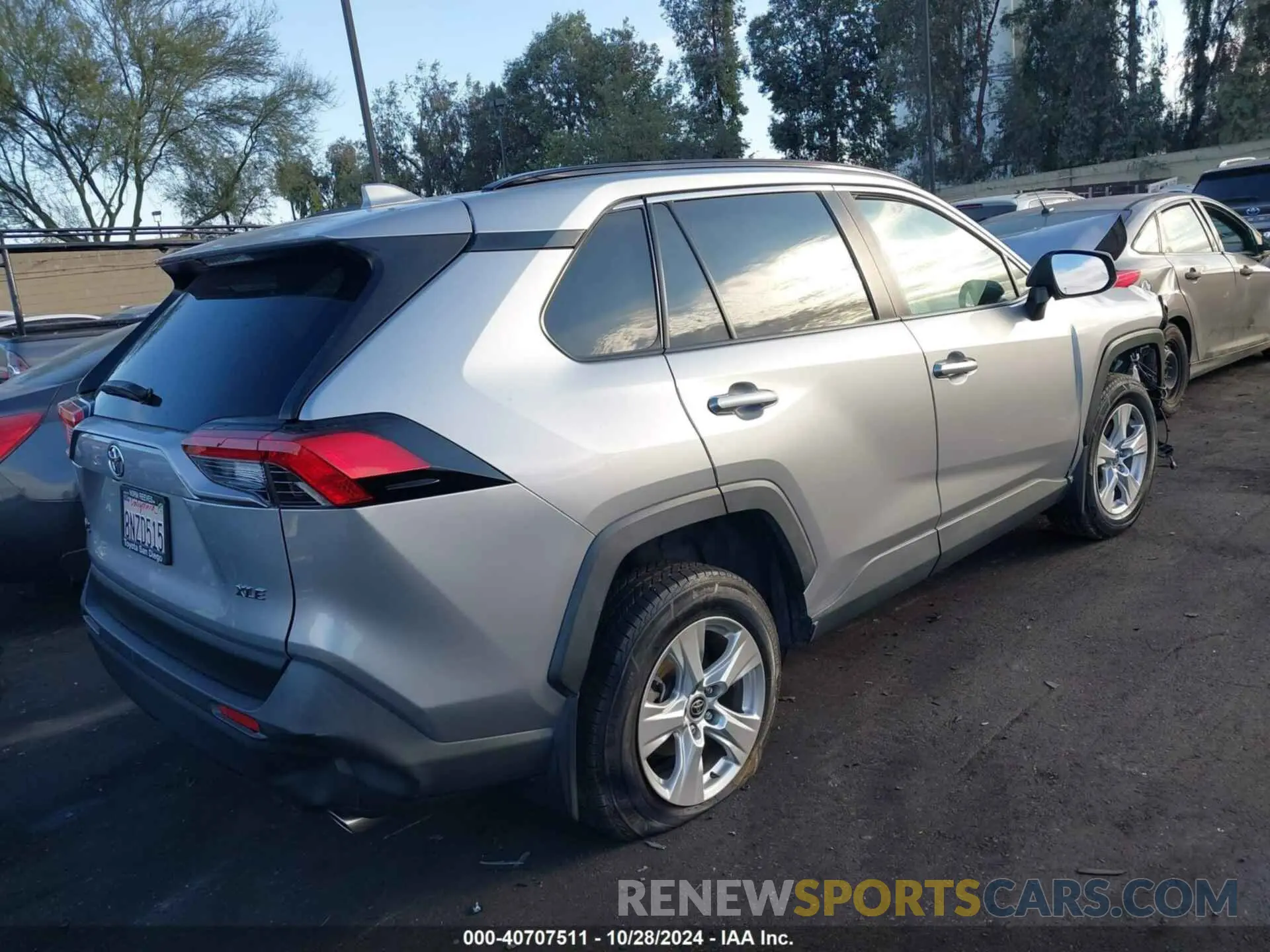 4 Photograph of a damaged car JTMW1RFV2LJ017640 TOYOTA RAV4 2020