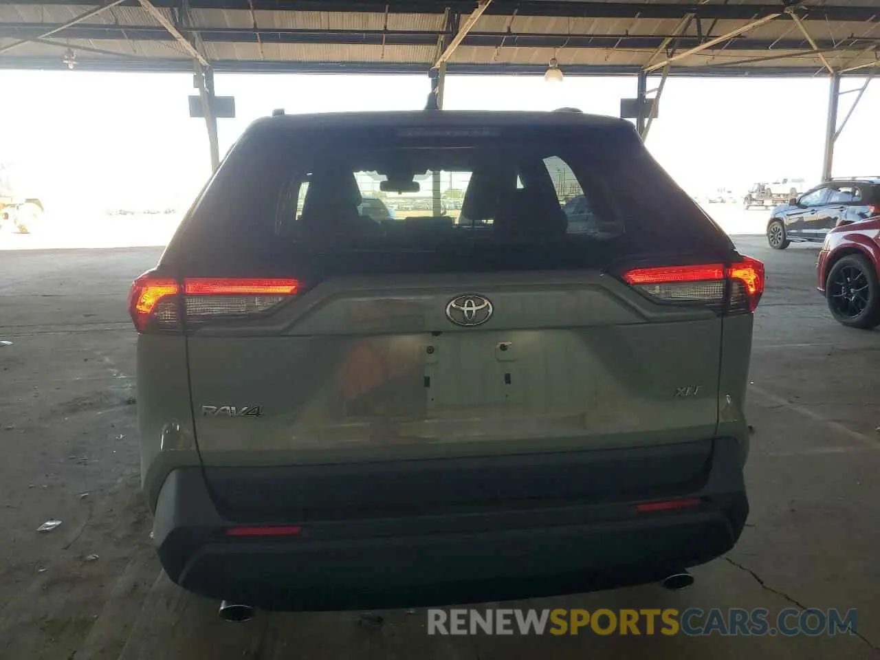 6 Photograph of a damaged car JTMW1RFV2LJ018111 TOYOTA RAV4 2020