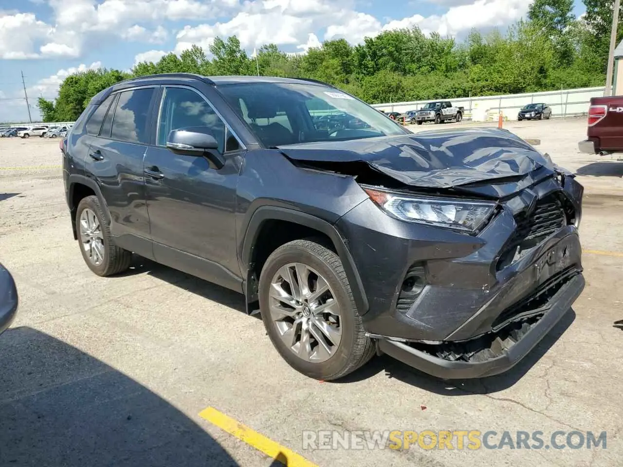 4 Photograph of a damaged car 2T3A1RFV0MC156504 TOYOTA RAV4 2021