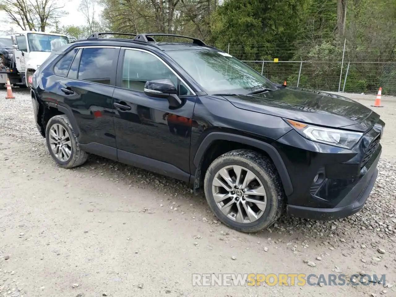 4 Photograph of a damaged car 2T3A1RFV0MC194458 TOYOTA RAV4 2021