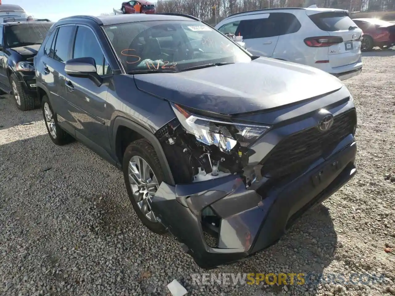 1 Photograph of a damaged car 2T3A1RFV0MC195805 TOYOTA RAV4 2021