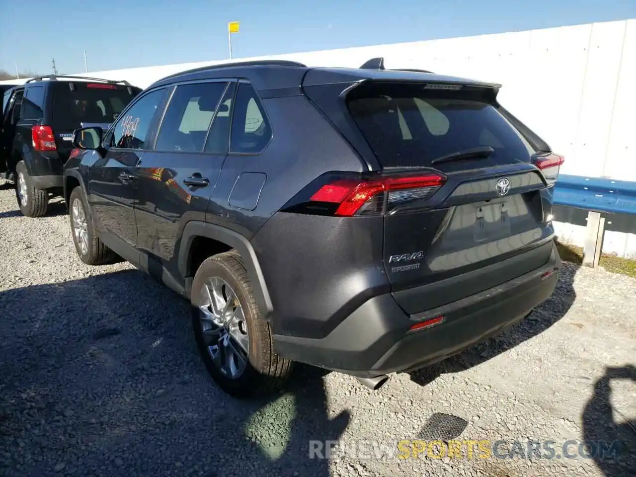 3 Photograph of a damaged car 2T3A1RFV0MC195805 TOYOTA RAV4 2021