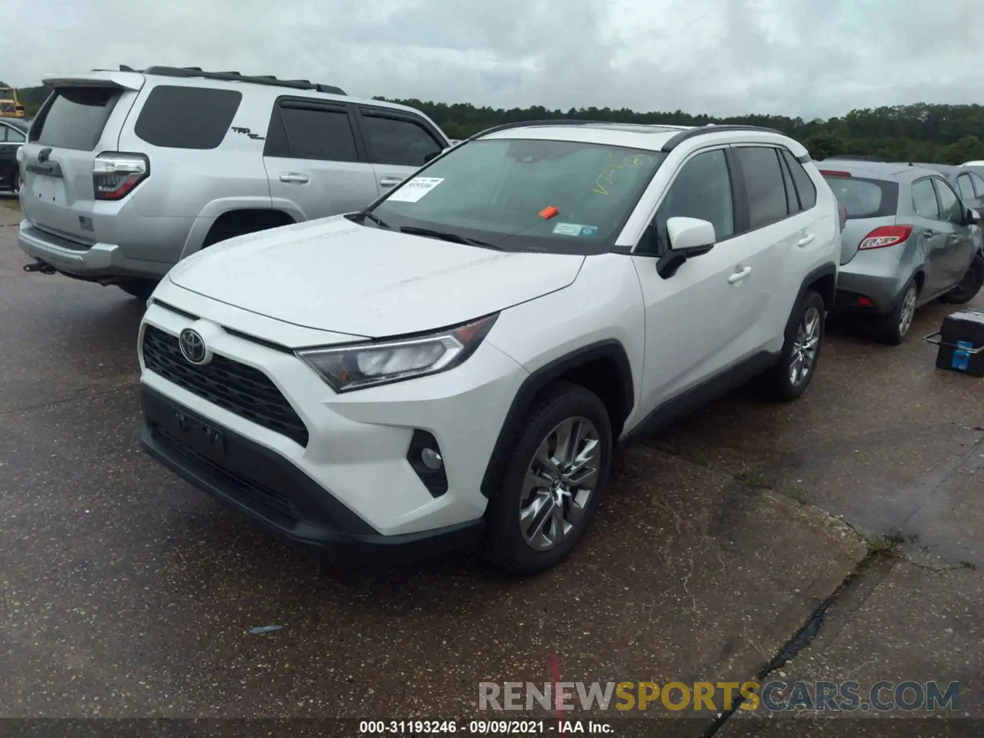 2 Photograph of a damaged car 2T3A1RFV0MW165203 TOYOTA RAV4 2021