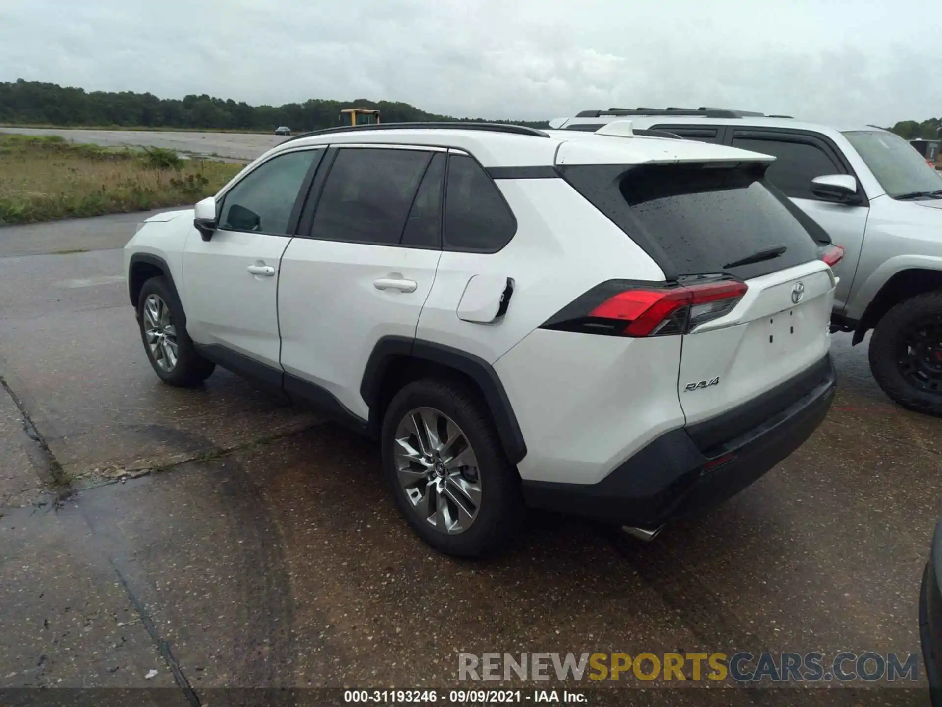 3 Photograph of a damaged car 2T3A1RFV0MW165203 TOYOTA RAV4 2021