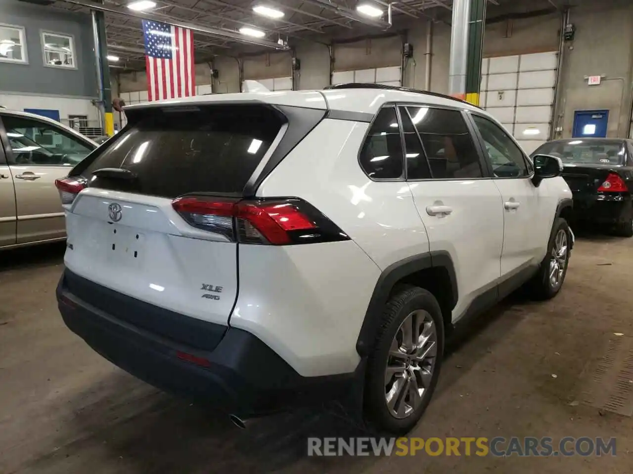 4 Photograph of a damaged car 2T3A1RFV0MW175441 TOYOTA RAV4 2021