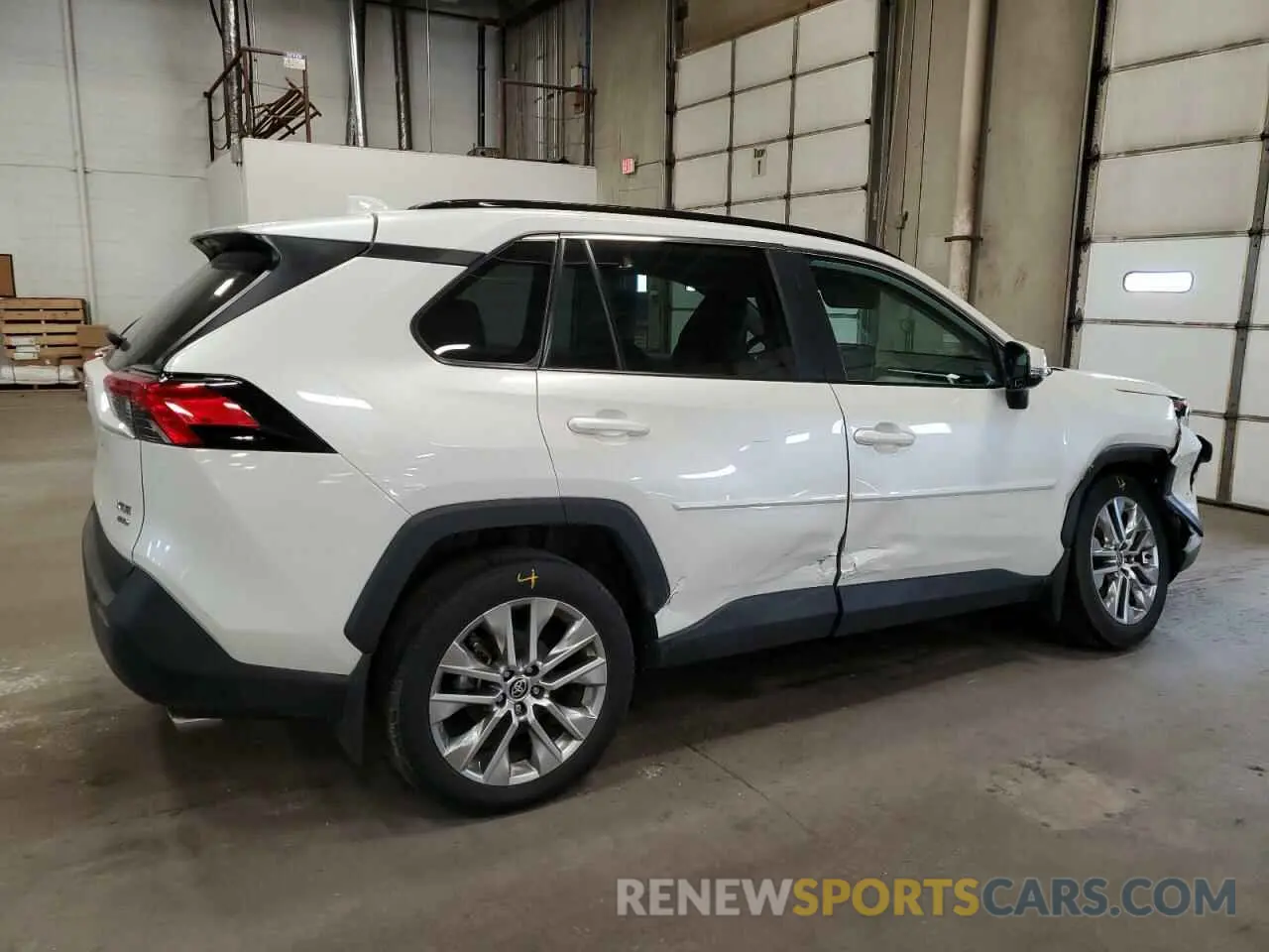 3 Photograph of a damaged car 2T3A1RFV0MW176279 TOYOTA RAV4 2021