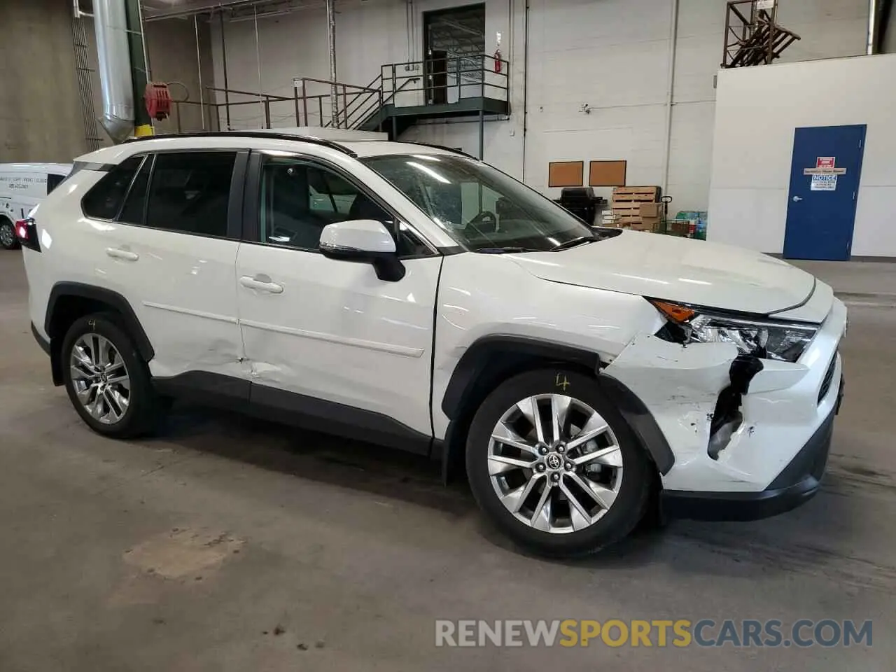 4 Photograph of a damaged car 2T3A1RFV0MW176279 TOYOTA RAV4 2021