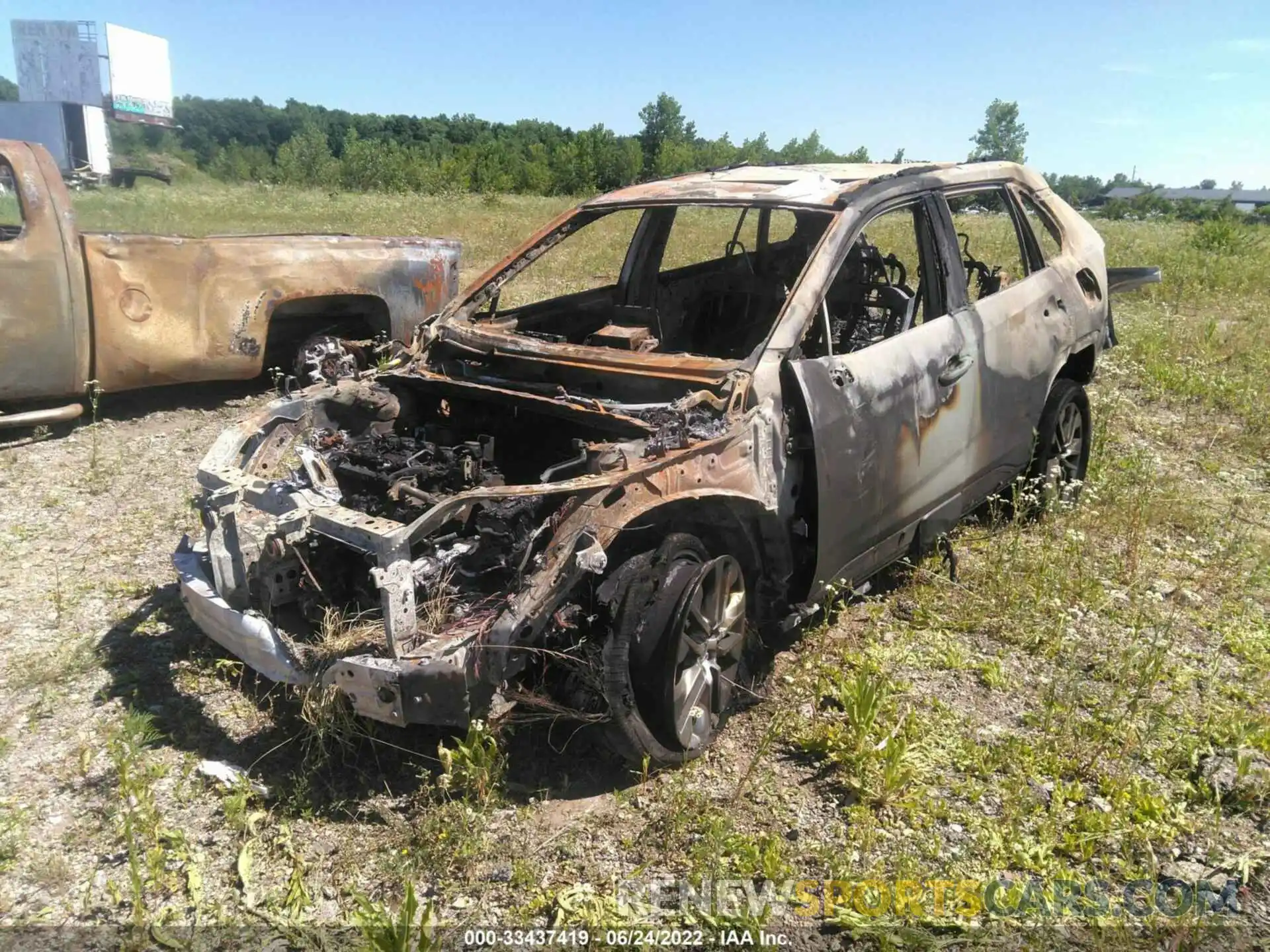 2 Photograph of a damaged car 2T3A1RFV0MW183510 TOYOTA RAV4 2021