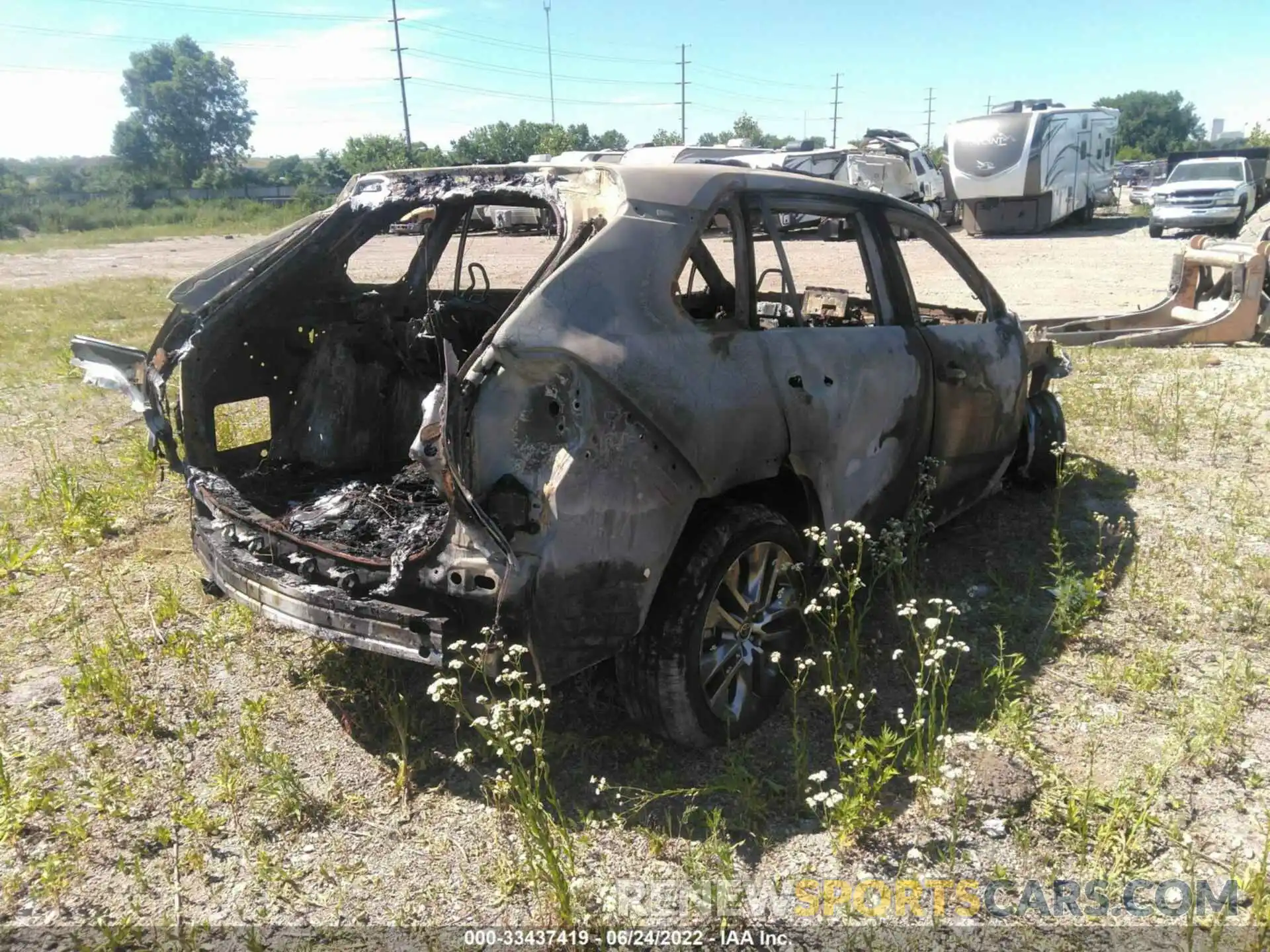 4 Photograph of a damaged car 2T3A1RFV0MW183510 TOYOTA RAV4 2021