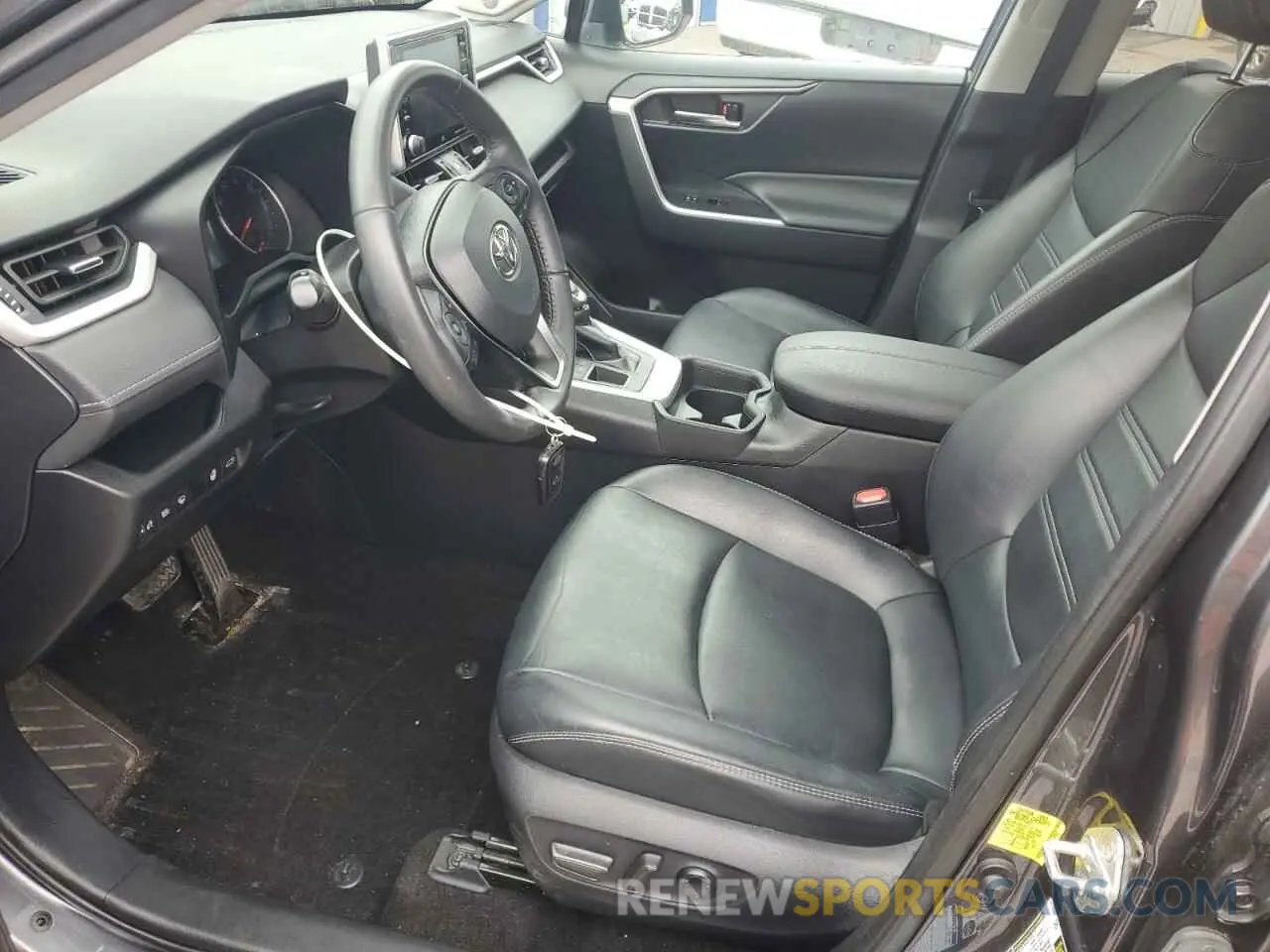 7 Photograph of a damaged car 2T3A1RFV1MC161114 TOYOTA RAV4 2021