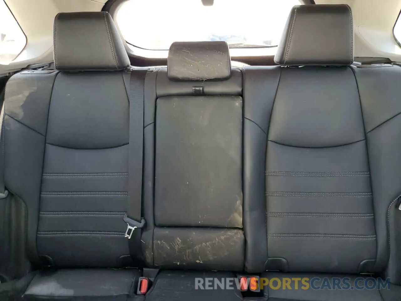10 Photograph of a damaged car 2T3A1RFV1MC252352 TOYOTA RAV4 2021