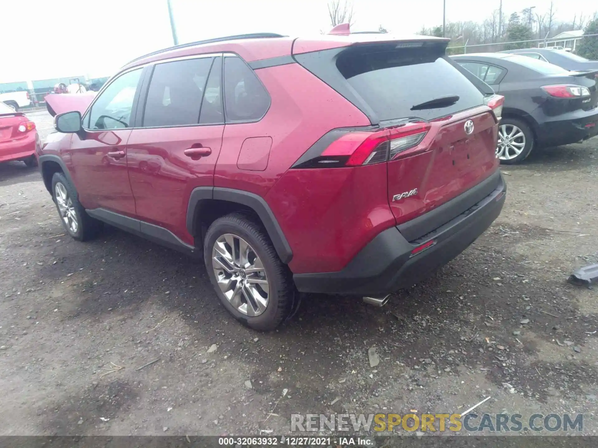 3 Photograph of a damaged car 2T3A1RFV1MW232469 TOYOTA RAV4 2021