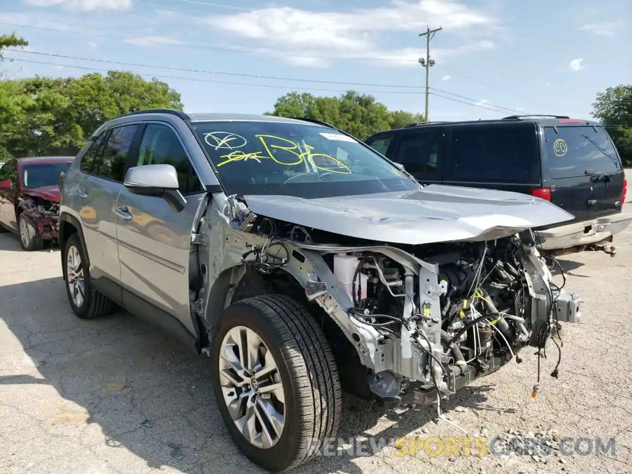 1 Photograph of a damaged car 2T3A1RFV2MC236645 TOYOTA RAV4 2021