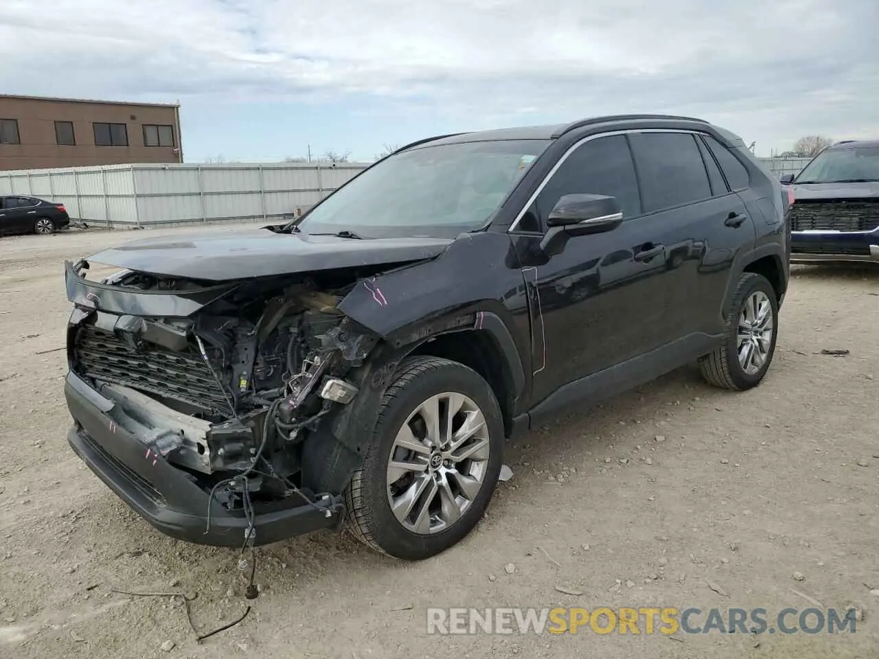 1 Photograph of a damaged car 2T3A1RFV2MW163260 TOYOTA RAV4 2021