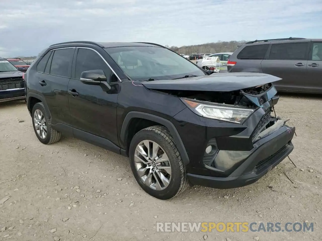 4 Photograph of a damaged car 2T3A1RFV2MW163260 TOYOTA RAV4 2021