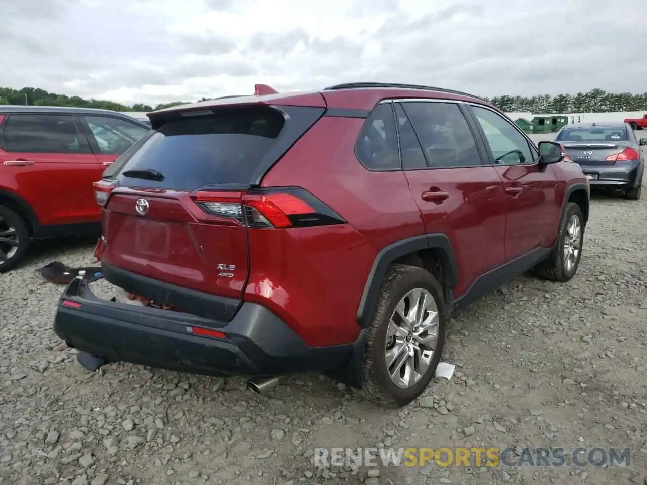 4 Photograph of a damaged car 2T3A1RFV2MW169625 TOYOTA RAV4 2021