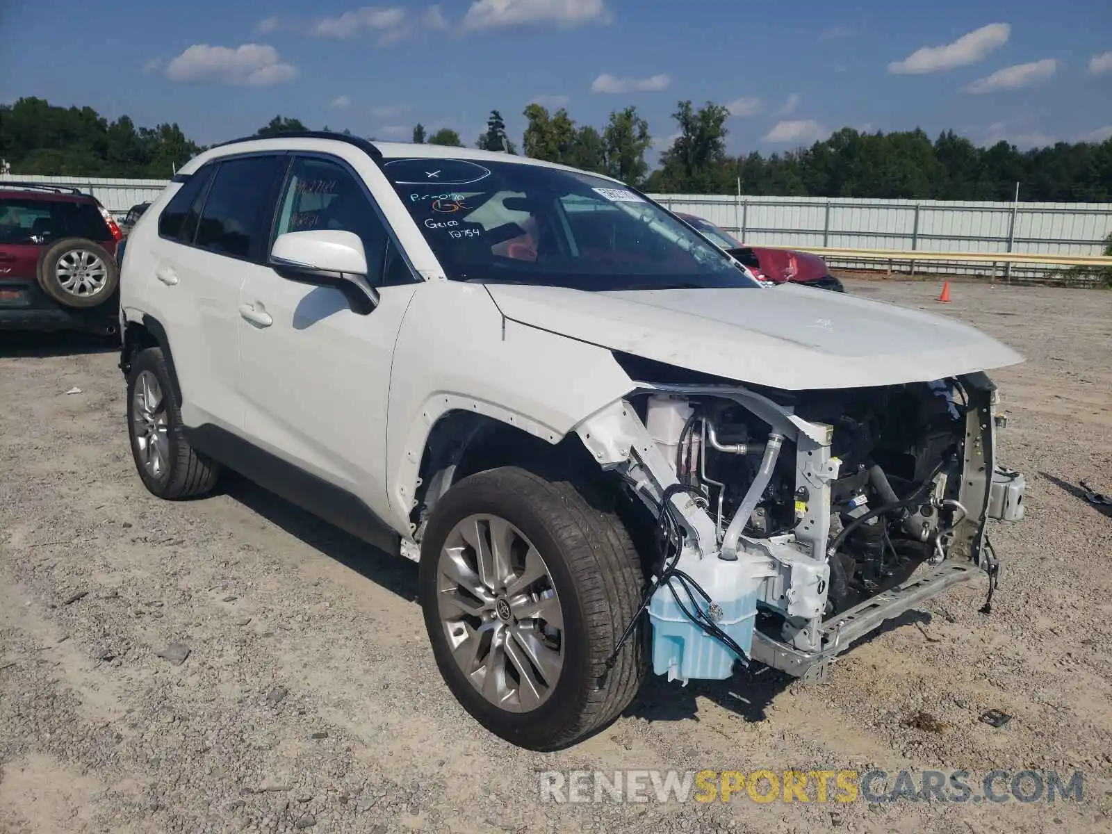 1 Photograph of a damaged car 2T3A1RFV2MW170595 TOYOTA RAV4 2021