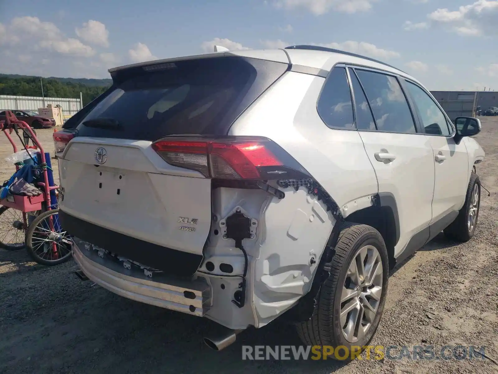 4 Photograph of a damaged car 2T3A1RFV2MW170595 TOYOTA RAV4 2021