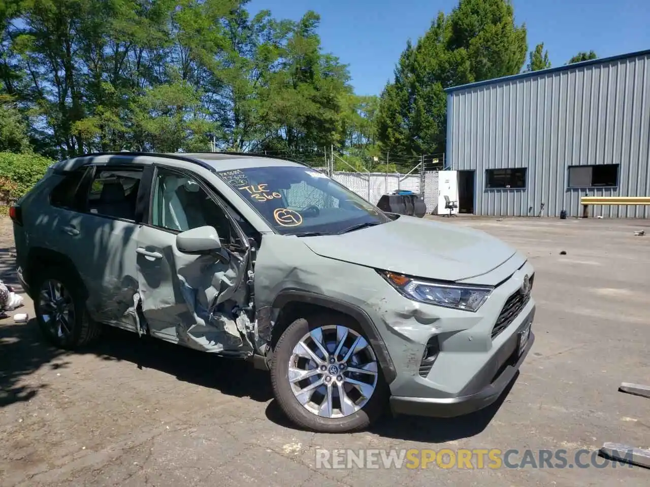 1 Photograph of a damaged car 2T3A1RFV2MW224932 TOYOTA RAV4 2021