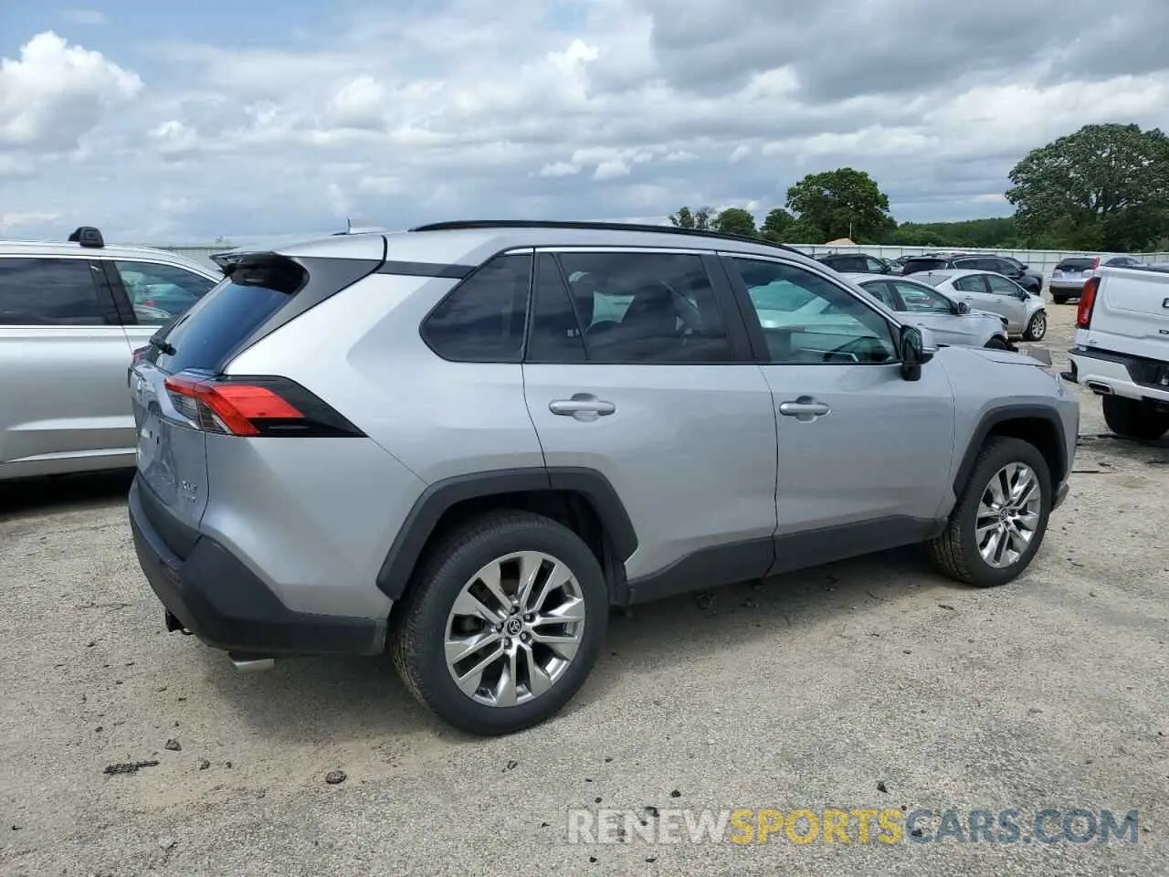 3 Photograph of a damaged car 2T3A1RFV3MC187245 TOYOTA RAV4 2021