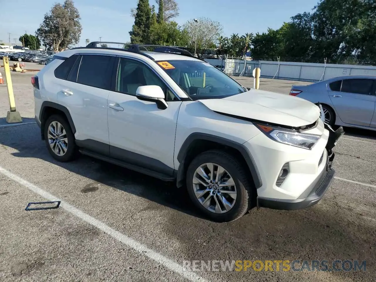 4 Photograph of a damaged car 2T3A1RFV3MW160559 TOYOTA RAV4 2021