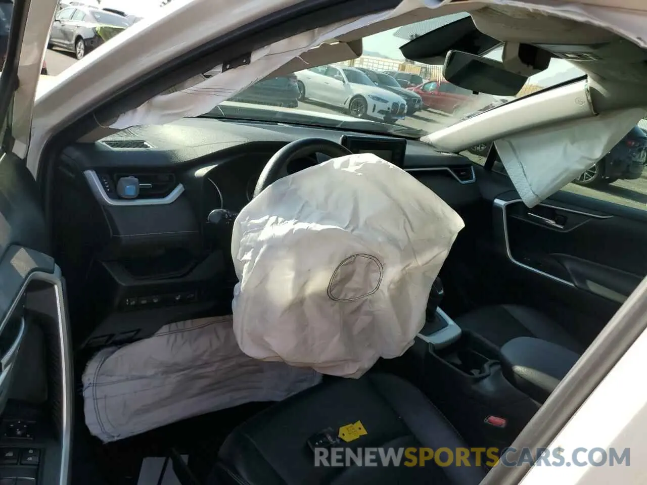 8 Photograph of a damaged car 2T3A1RFV3MW160559 TOYOTA RAV4 2021