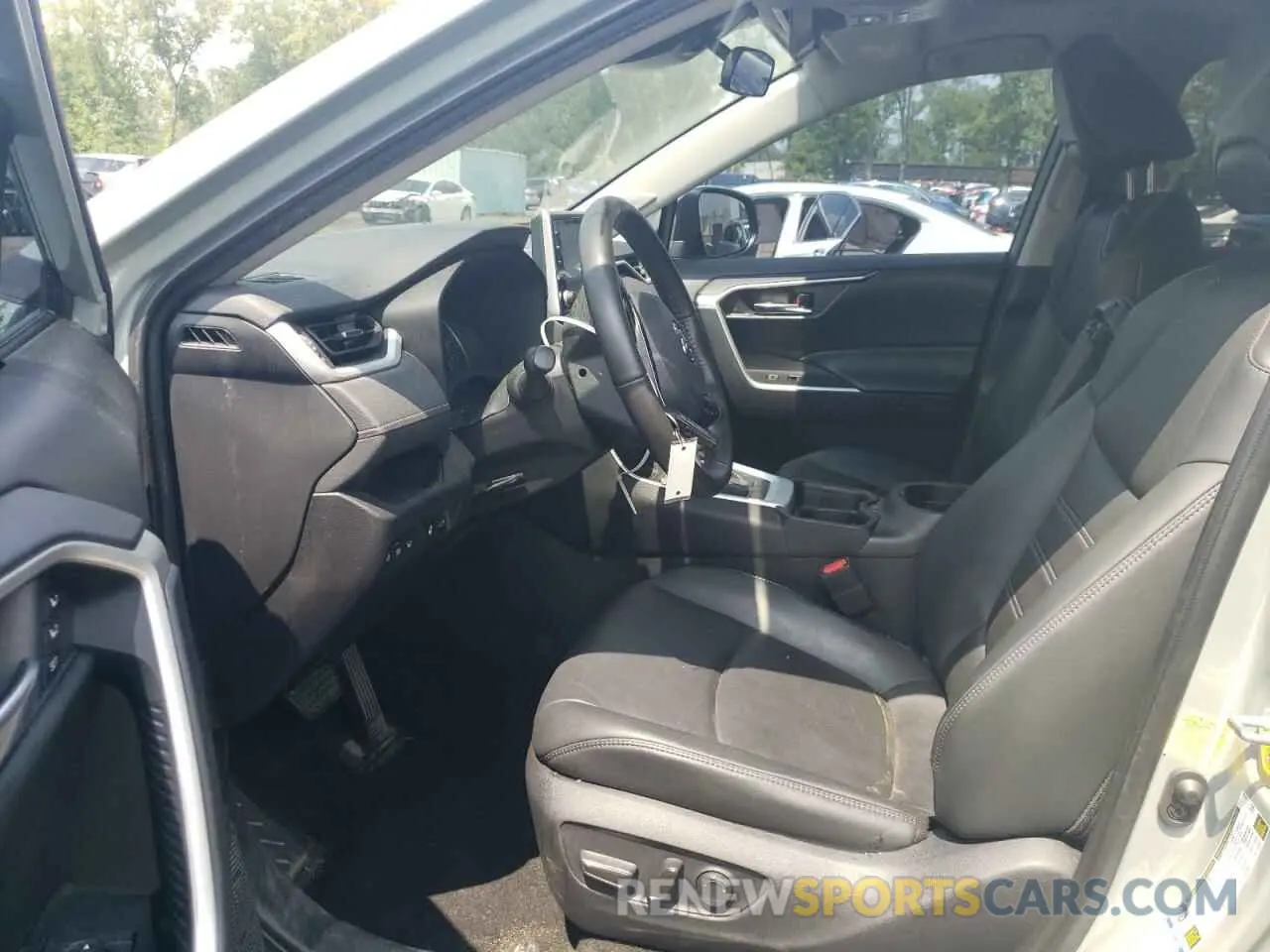 7 Photograph of a damaged car 2T3A1RFV3MW204771 TOYOTA RAV4 2021