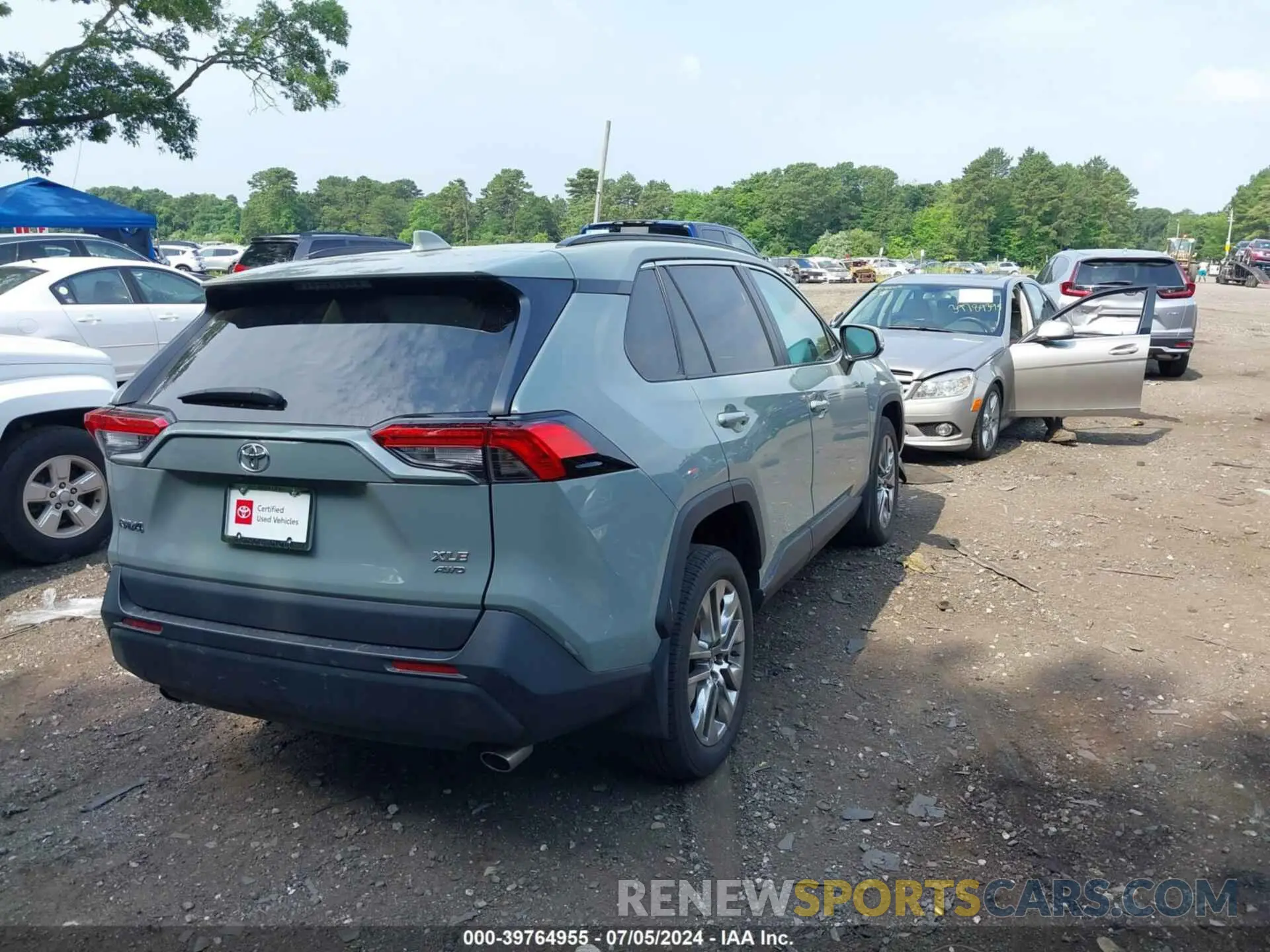 4 Photograph of a damaged car 2T3A1RFV3MW204995 TOYOTA RAV4 2021