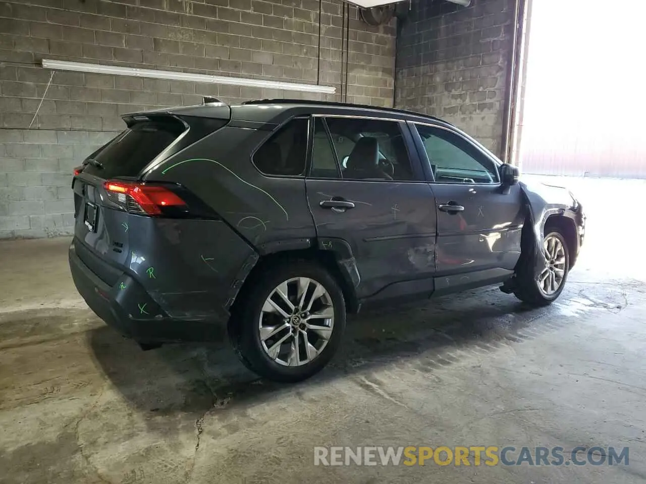 3 Photograph of a damaged car 2T3A1RFV3MW224213 TOYOTA RAV4 2021