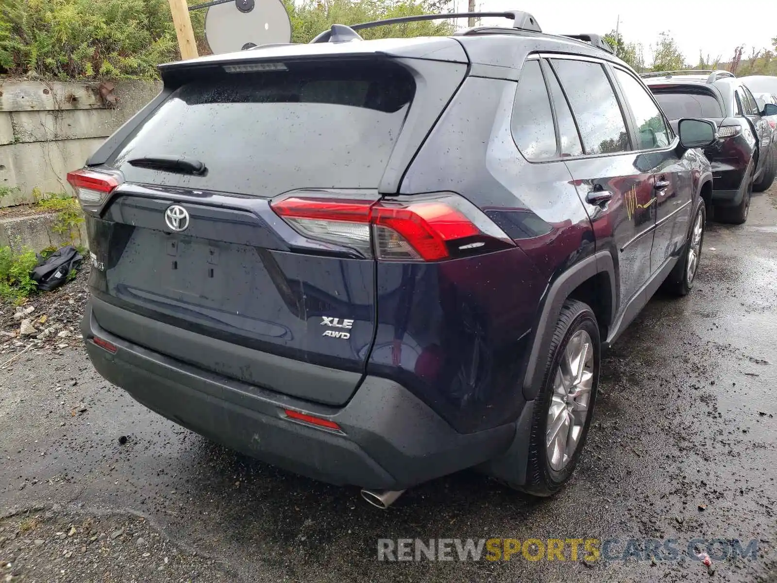 4 Photograph of a damaged car 2T3A1RFV4MC142184 TOYOTA RAV4 2021