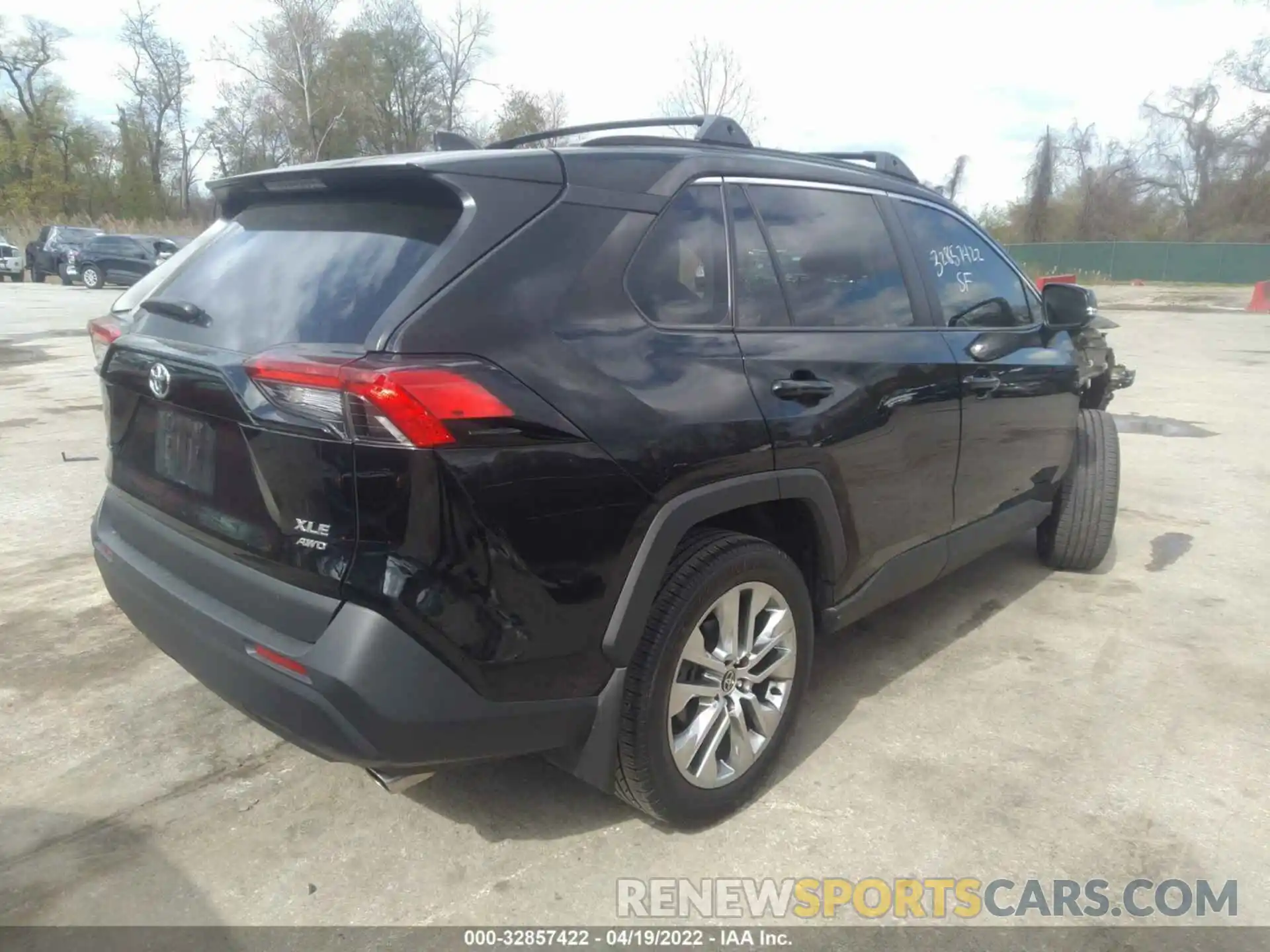 4 Photograph of a damaged car 2T3A1RFV4MC185696 TOYOTA RAV4 2021