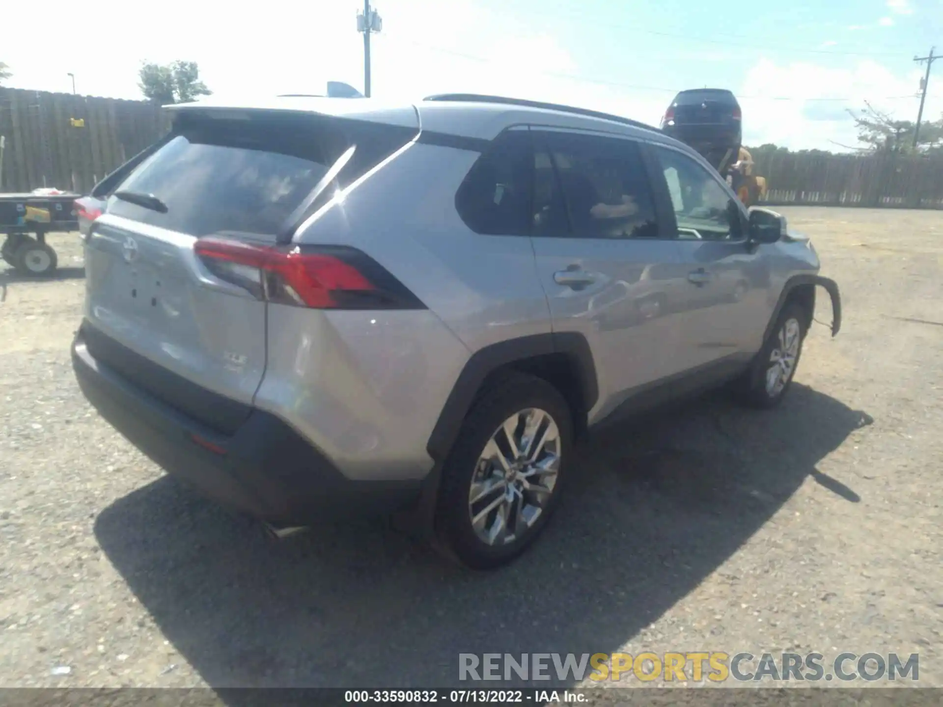 4 Photograph of a damaged car 2T3A1RFV4MC191403 TOYOTA RAV4 2021