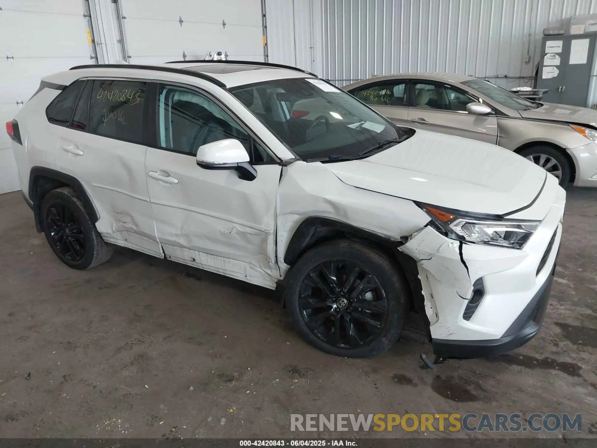 1 Photograph of a damaged car 2T3A1RFV4MW188600 TOYOTA RAV4 2021