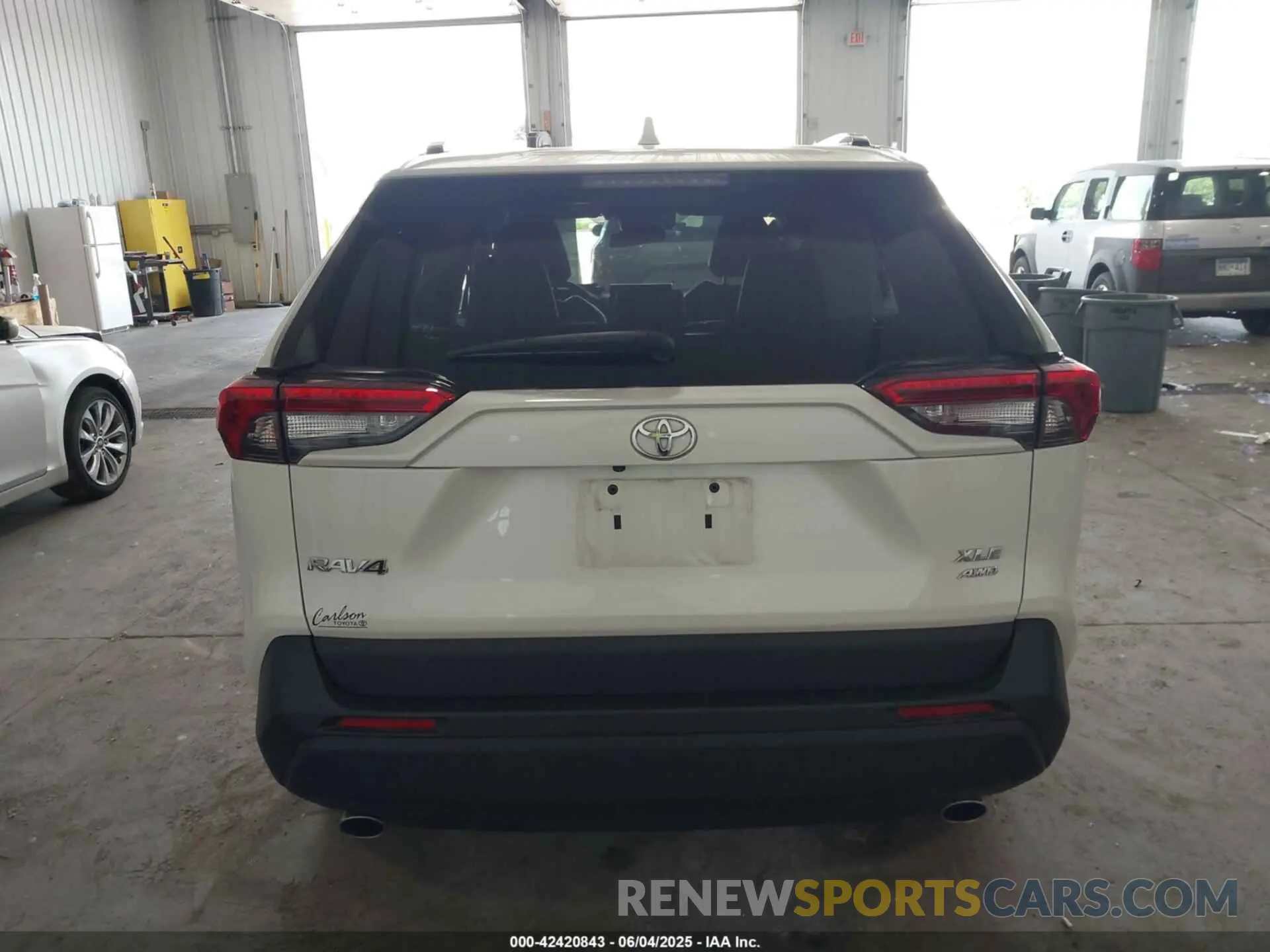 16 Photograph of a damaged car 2T3A1RFV4MW188600 TOYOTA RAV4 2021