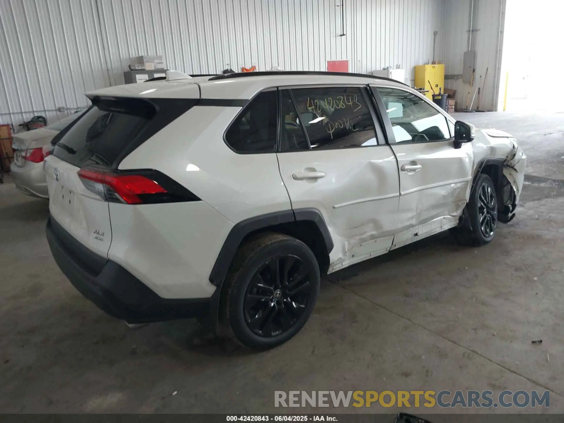 4 Photograph of a damaged car 2T3A1RFV4MW188600 TOYOTA RAV4 2021