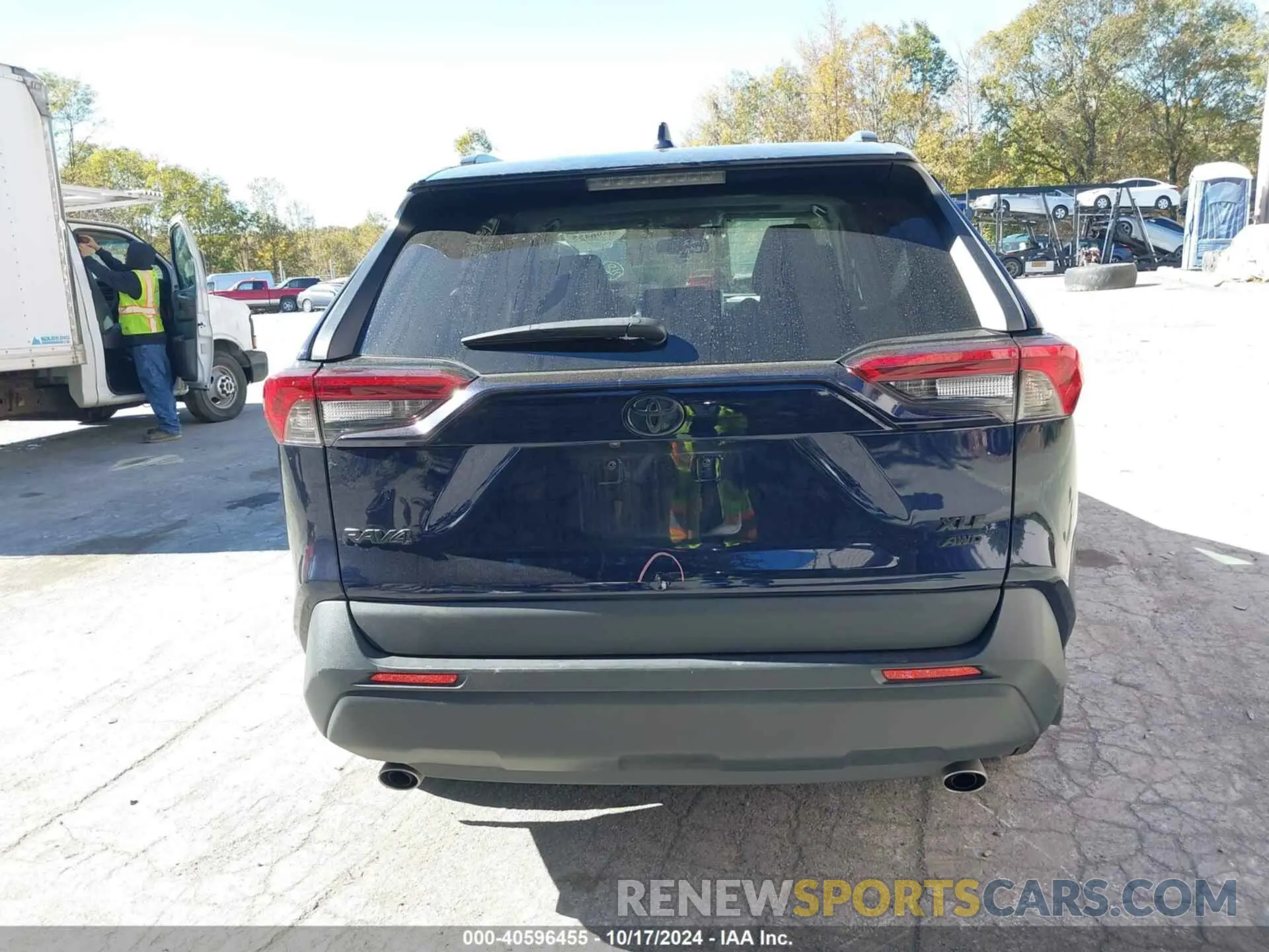 17 Photograph of a damaged car 2T3A1RFV4MW208229 TOYOTA RAV4 2021