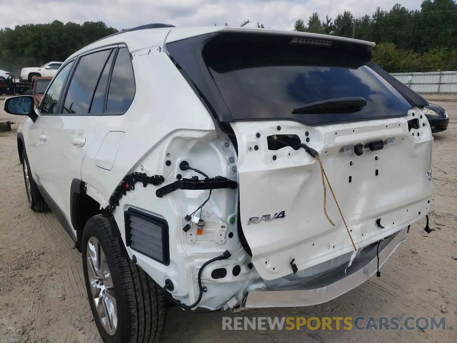 3 Photograph of a damaged car 2T3A1RFV4MW217139 TOYOTA RAV4 2021