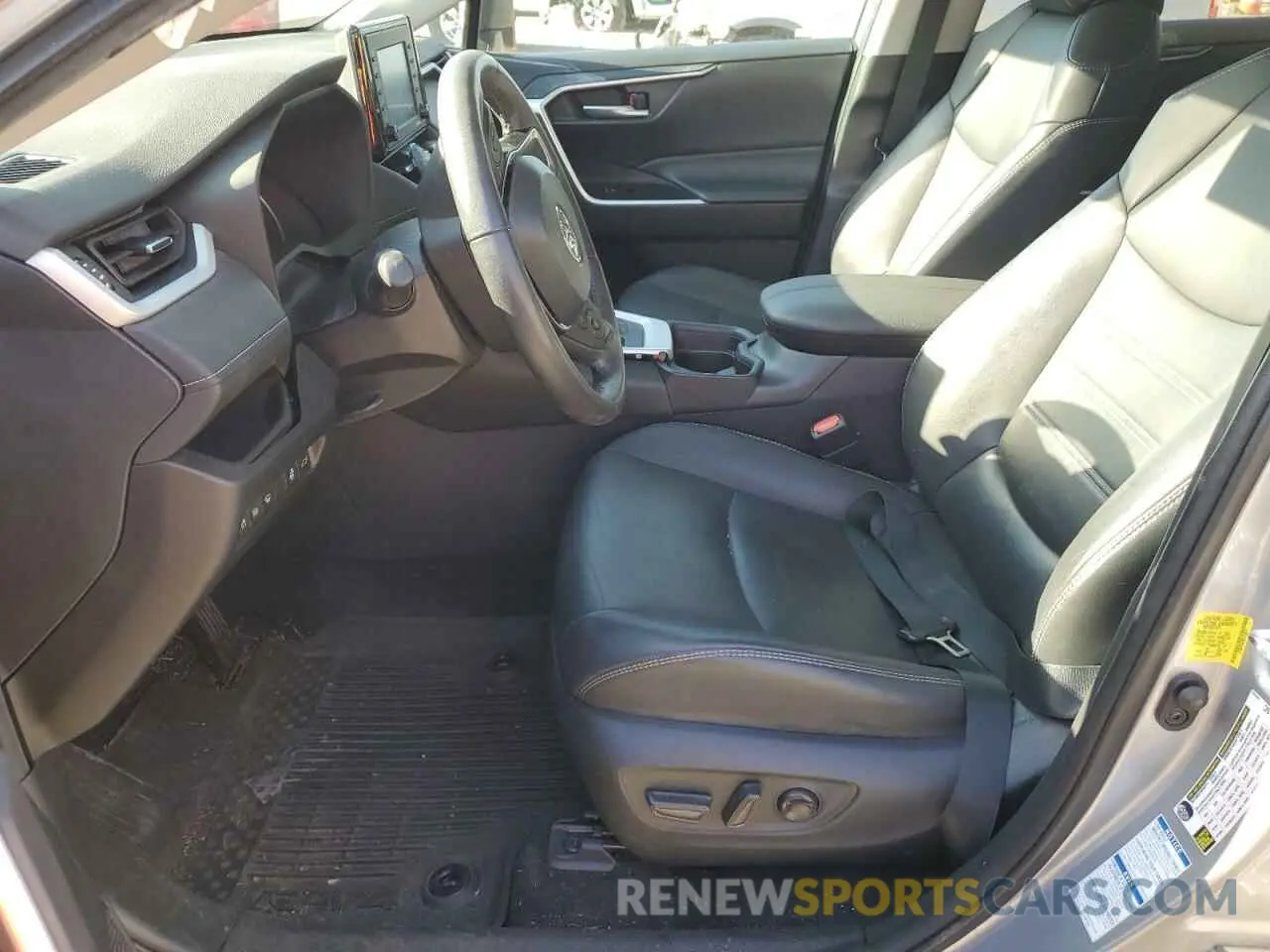 7 Photograph of a damaged car 2T3A1RFV5MC213621 TOYOTA RAV4 2021