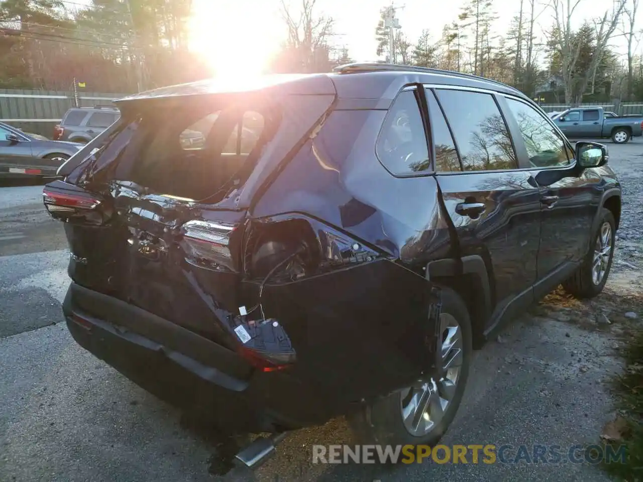 4 Photograph of a damaged car 2T3A1RFV5MW205419 TOYOTA RAV4 2021