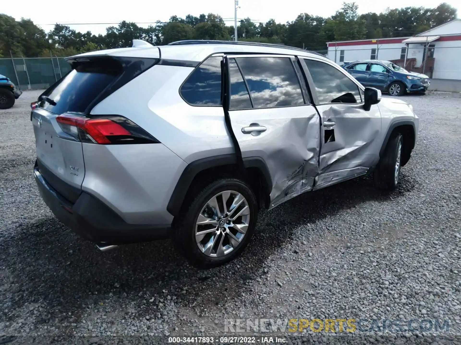 4 Photograph of a damaged car 2T3A1RFV6MC142817 TOYOTA RAV4 2021